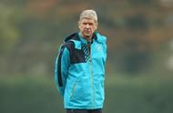 ST ALBANS, ENGLAND - NOVEMBER 03:  Arsene Wenger manager of Arsenal looks on during an Arsenal training session on the eve of the UEFA Champions League Group F match against Bayern Munich at London Colney on November 3, 2015 in St Albans, England.  (Photo by Dan Mullan/Getty Images)
